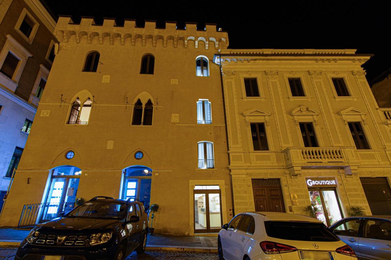 Piazza Del Mercato LʼAquila Exterior foto