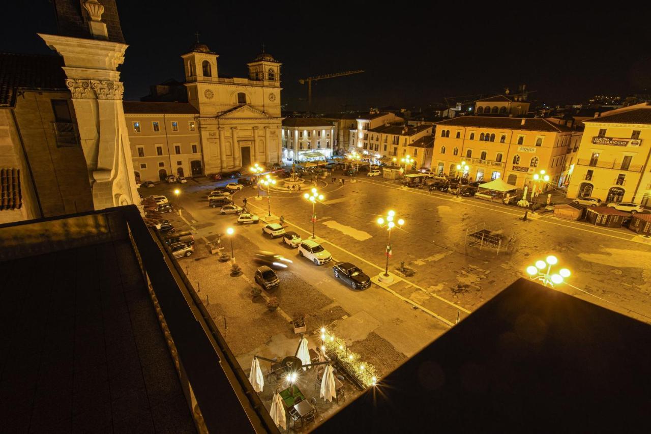 Piazza Del Mercato LʼAquila Exterior foto