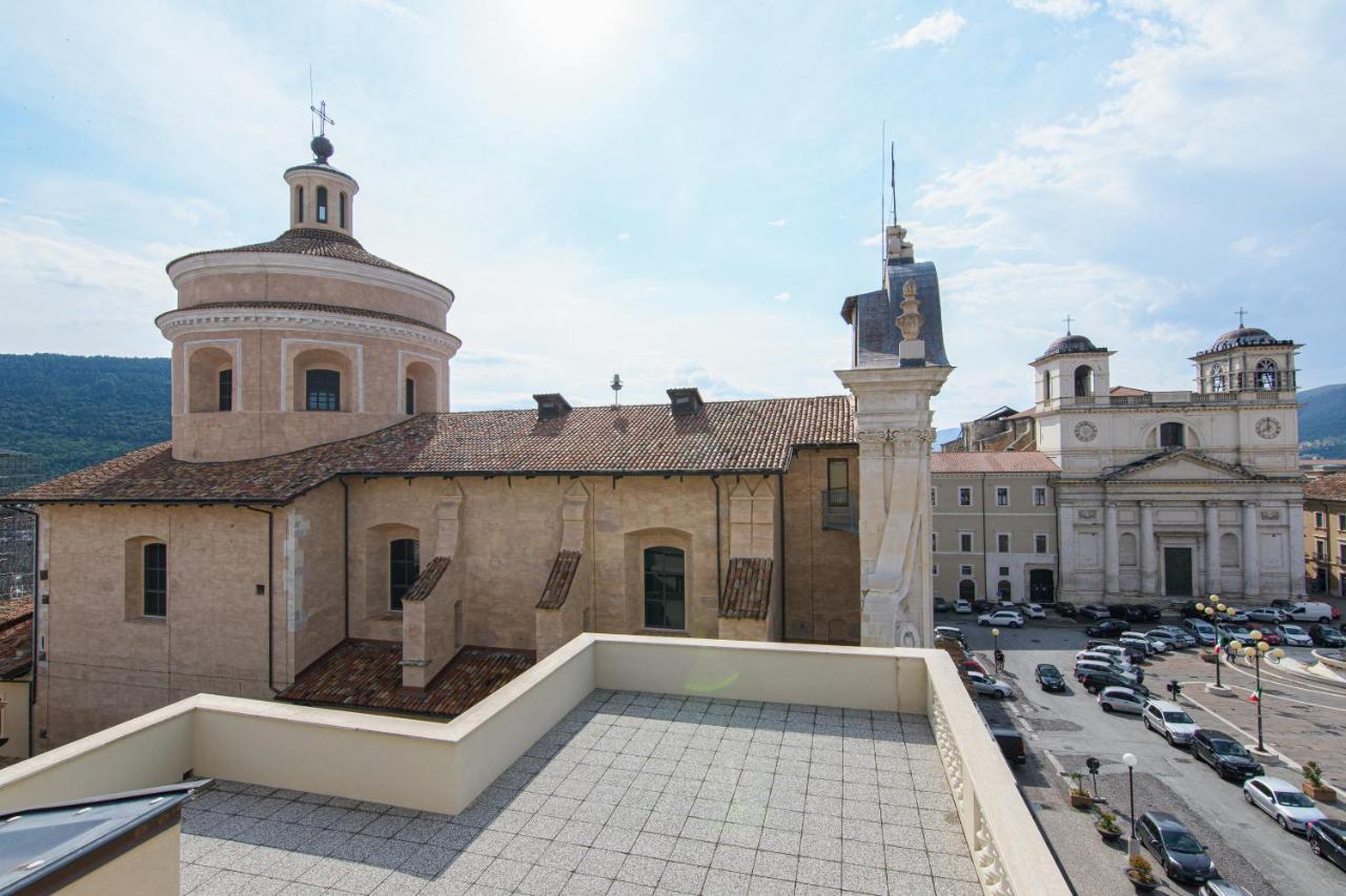 Piazza Del Mercato LʼAquila Exterior foto
